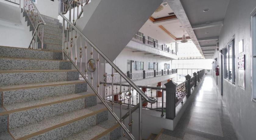 OYO 75394 Sakthong Grand Hotel Chiang Khong Buitenkant foto