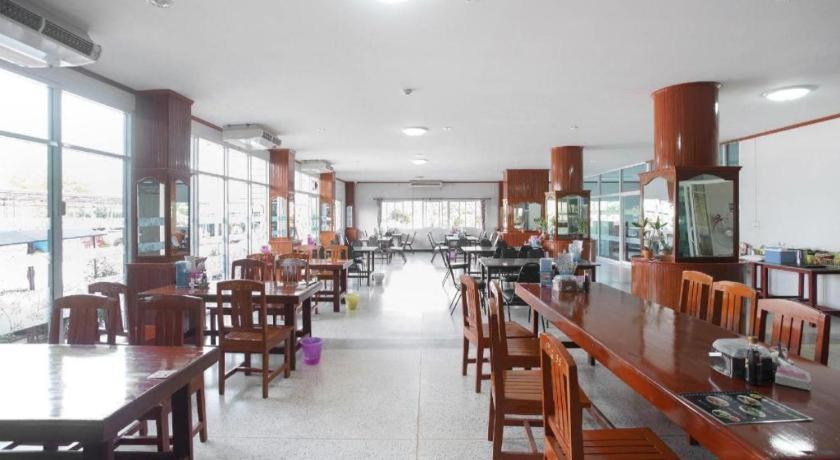 OYO 75394 Sakthong Grand Hotel Chiang Khong Buitenkant foto