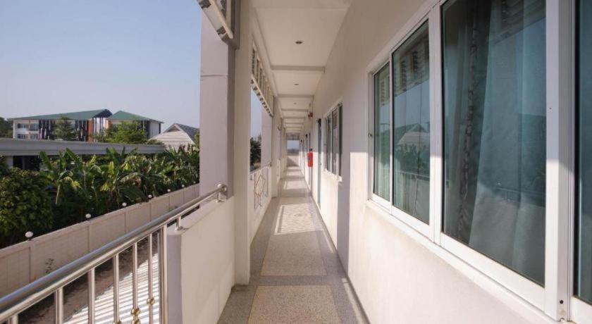 OYO 75394 Sakthong Grand Hotel Chiang Khong Buitenkant foto