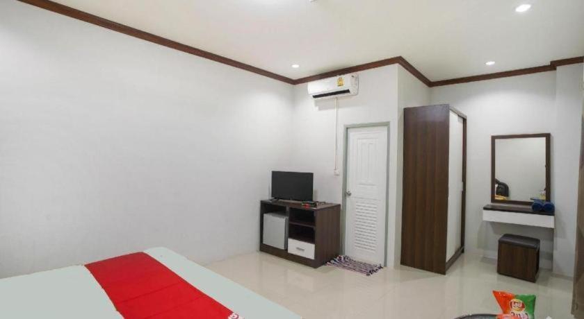 OYO 75394 Sakthong Grand Hotel Chiang Khong Buitenkant foto