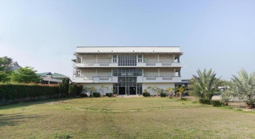 OYO 75394 Sakthong Grand Hotel Chiang Khong Buitenkant foto